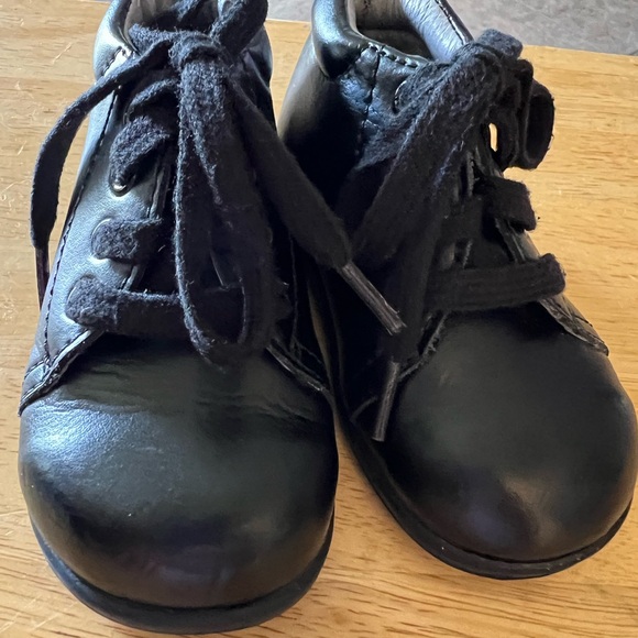 Black Stride Rite Walker Toddler Shoes. - Picture 2 of 5